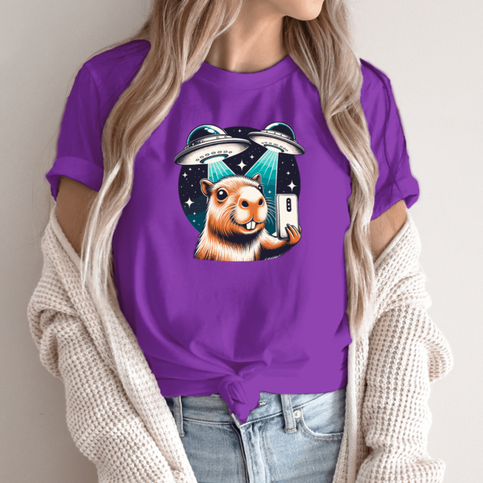Unisex marškinėliai su spauda „Capybara selfie“ - Image 9