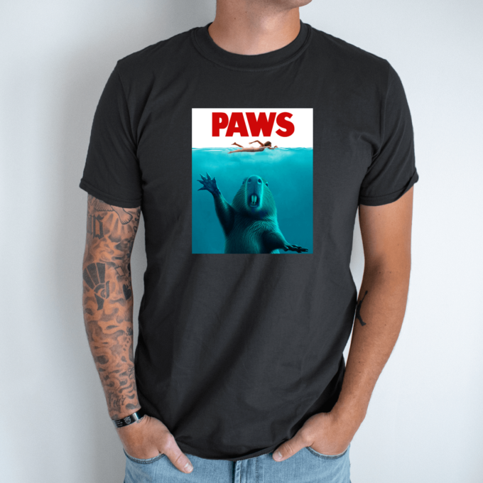 Unisex marškinėliai su spauda „Capybara Paws“ - Image 6