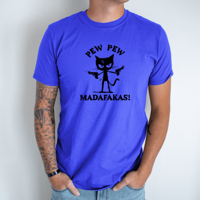 Unisex marškinėliai su spauda „Pew Pew katinas“ - Image 6
