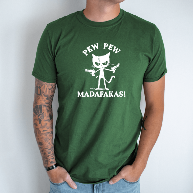 Unisex marškinėliai su spauda „Pew Pew katinas“ - Image 3