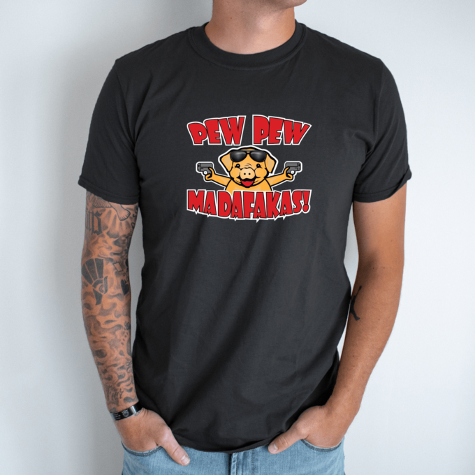 Unisex marškinėliai su spauda „Pew Pew paršelis“ - Image 6