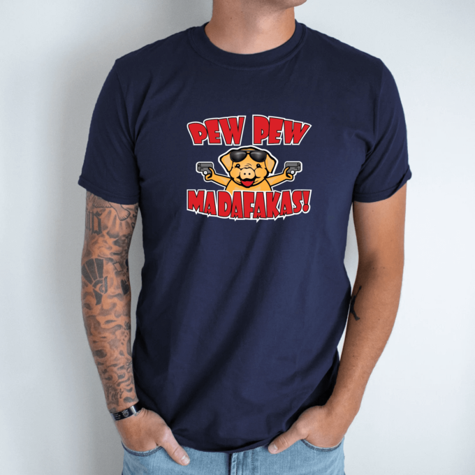 Unisex marškinėliai su spauda „Pew Pew paršelis“ - Image 4