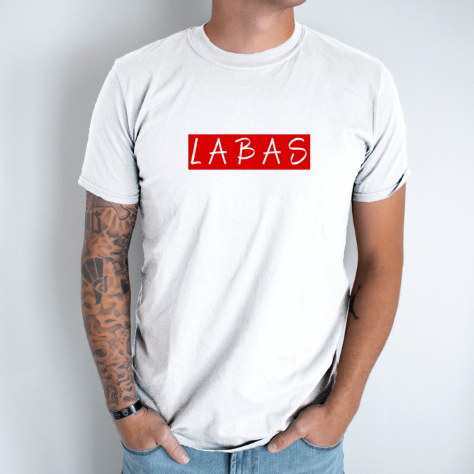 Unisex marškinėliai su spauda „Labas raudonai baltas“ - Image 7