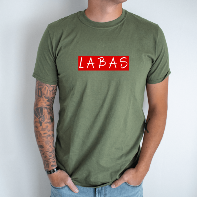 Unisex marškinėliai su spauda „Labas raudonai baltas“ - Image 6