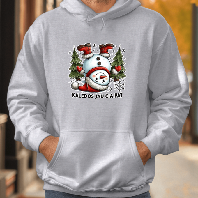 Unisex džemperis su spauda „Kalėdos jau čia pat“ - Image 3