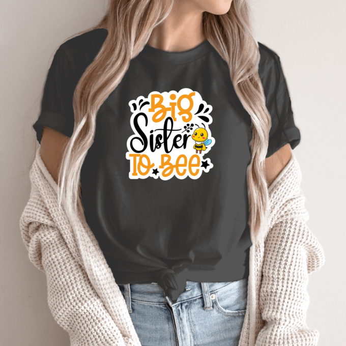 Unisex marškinėliai su spauda „Big sister to bee“ - Image 5