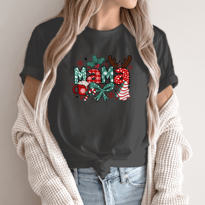 Unisex marškinėliai su spauda „Kalėdinė mama “ - Image 4