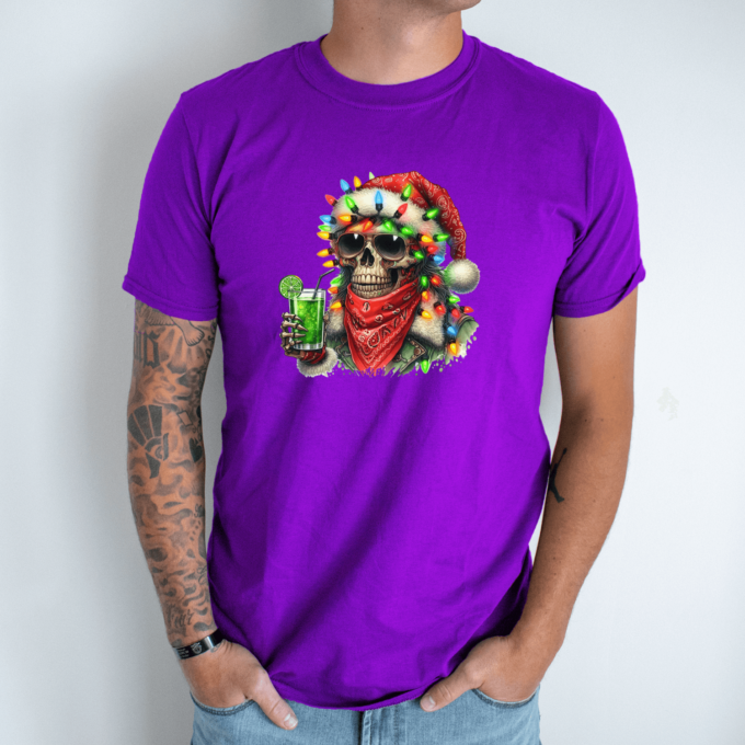 Unisex marškinėliai su spauda „Kalėdinis skeletas“ - Image 2