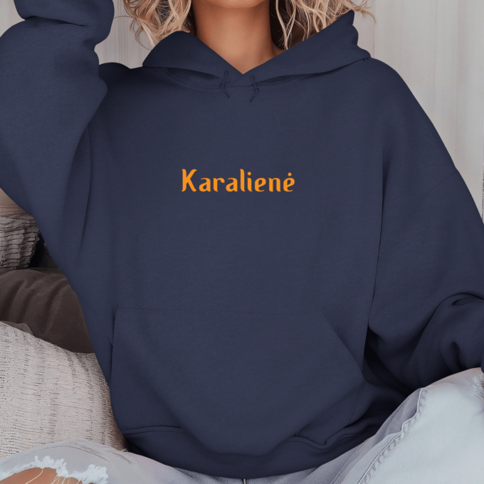 Unisex džemperis su spauda „Karalienė“ - Image 4