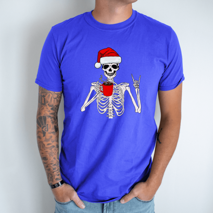Unisex marškinėliai su spauda „Kalėdinis skeletas“ - Image 5