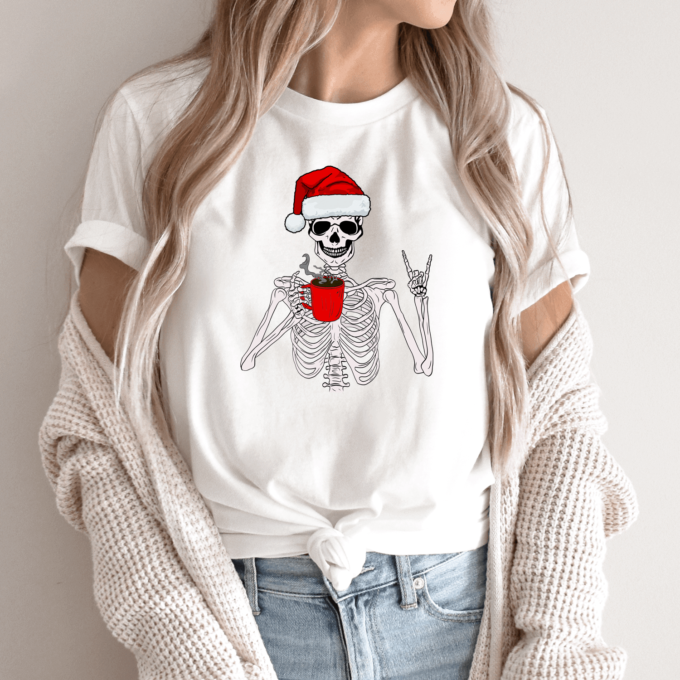Unisex marškinėliai su spauda „Kalėdinis skeletas“ - Image 14