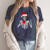 Unisex marškinėliai su spauda „Kalėdinis skeletas“ - Image 10