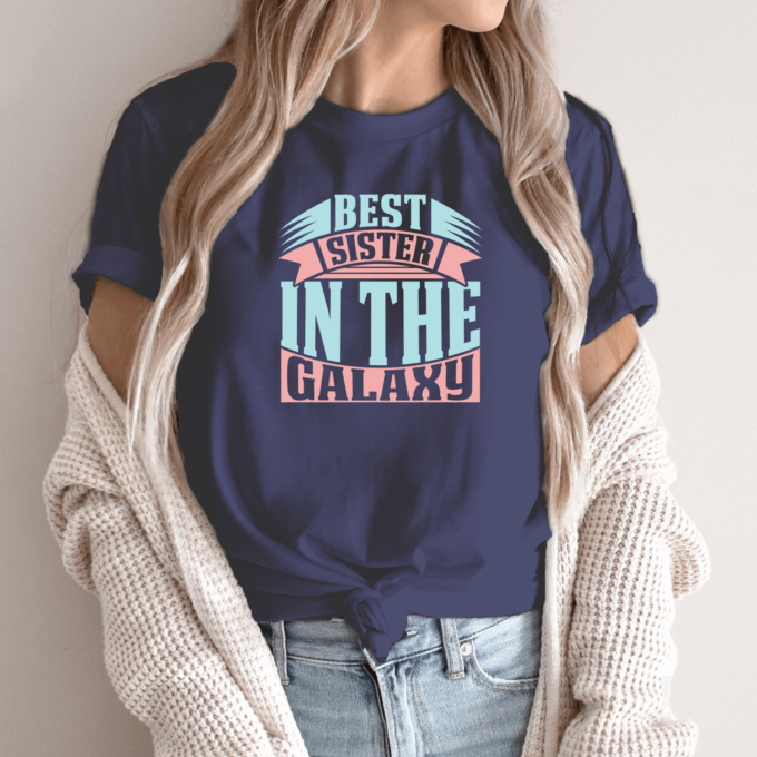 Unisex marškinėliai su spauda „Best sister in the galaxy“