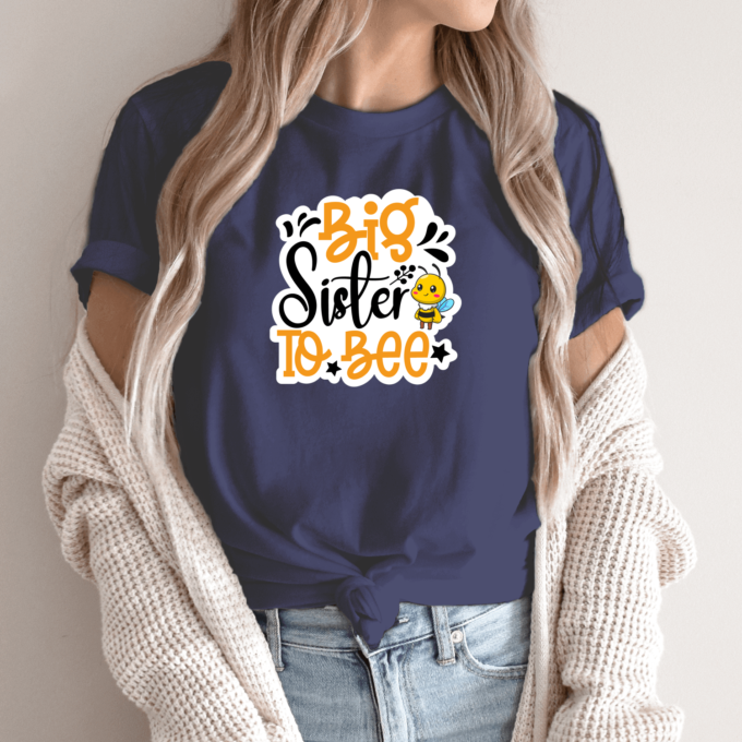 Unisex marškinėliai su spauda „Big sister to bee“ - Image 3