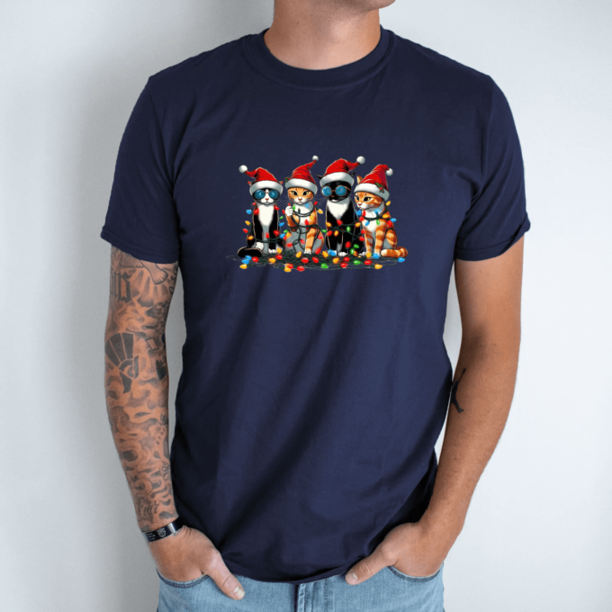 Unisex marškinėliai su spauda „Kalėdų būrys“ - Image 8