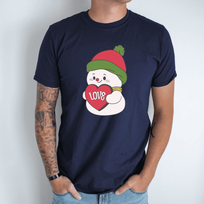 Unisex marškinėliai su spauda „Meilės besmegenis“ - Image 7