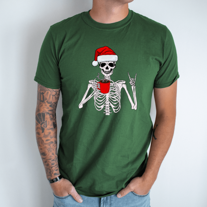 Unisex marškinėliai su spauda „Kalėdinis skeletas“ - Image 7