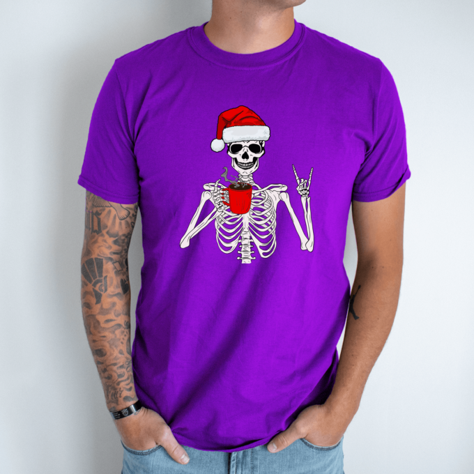 Unisex marškinėliai su spauda „Kalėdinis skeletas“ - Image 4