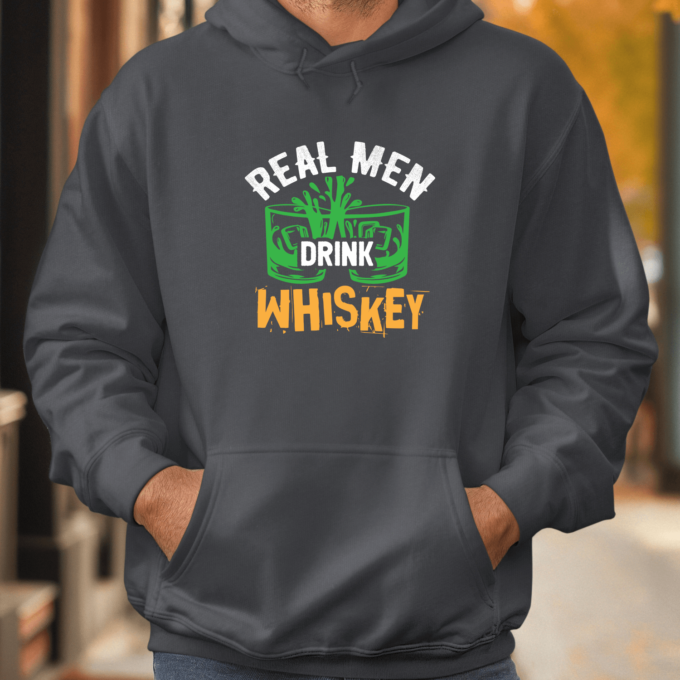 Unisex džemperis su spauda „Real man drink whiskey“ - Image 3