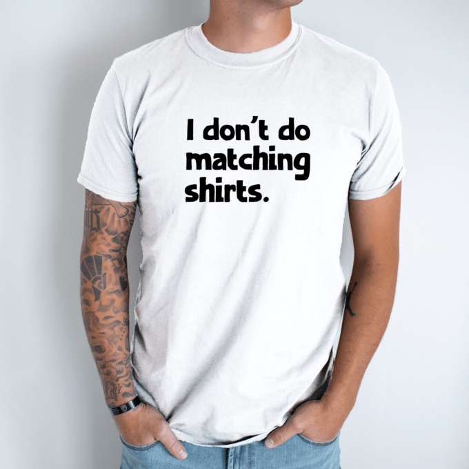Unisex marškinėliai su spauda „I don't do matching shirts“ - Image 2