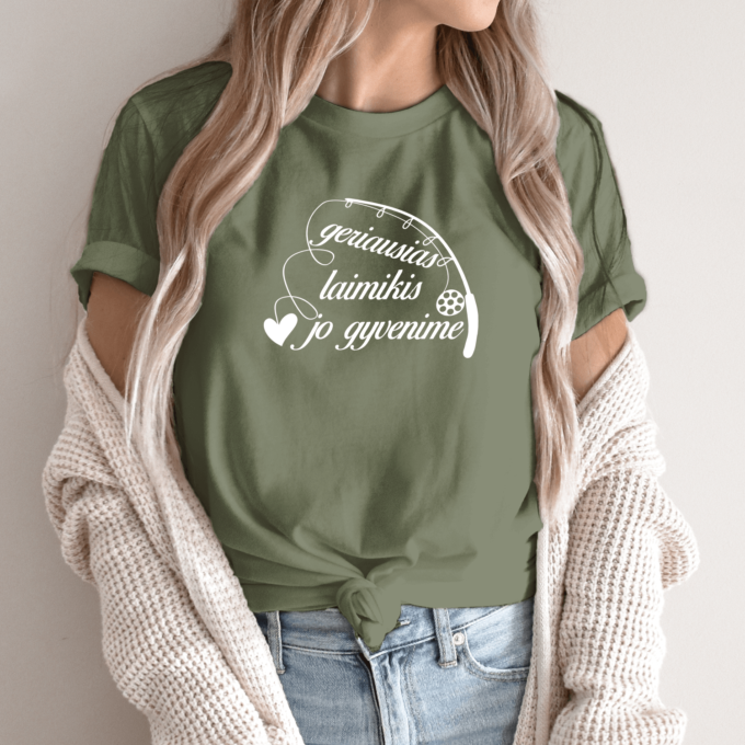 Unisex marškinėliai su spauda „Geriausias laimikis jo gyvenime“ - Image 6