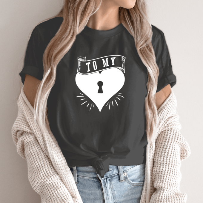 Unisex marškinėliai su spauda „To my heart“ - Image 6