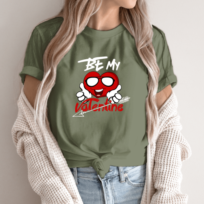 Unisex marškinėliai su spauda „Be my Valentine“ - Image 7
