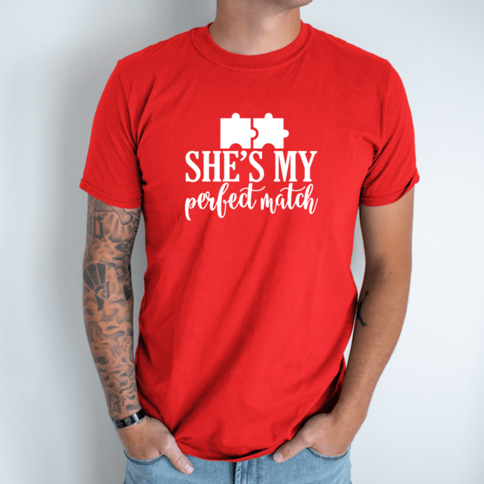 Unisex marškinėliai su spauda „She's my perfect match“ - Image 5