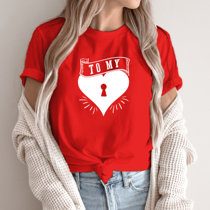 Unisex marškinėliai su spauda „To my heart“ - Image 5