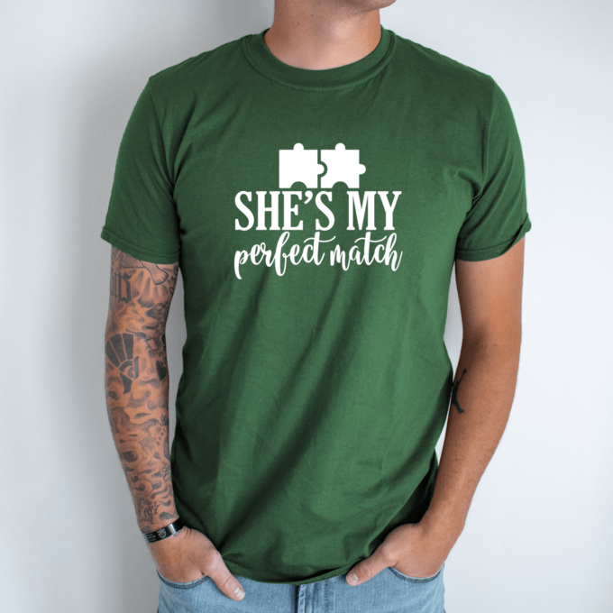 Unisex marškinėliai su spauda „She's my perfect match“ - Image 4