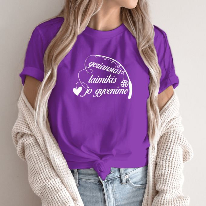 Unisex marškinėliai su spauda „Geriausias laimikis jo gyvenime“ - Image 3