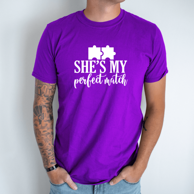 Unisex marškinėliai su spauda „She's my perfect match“ - Image 3