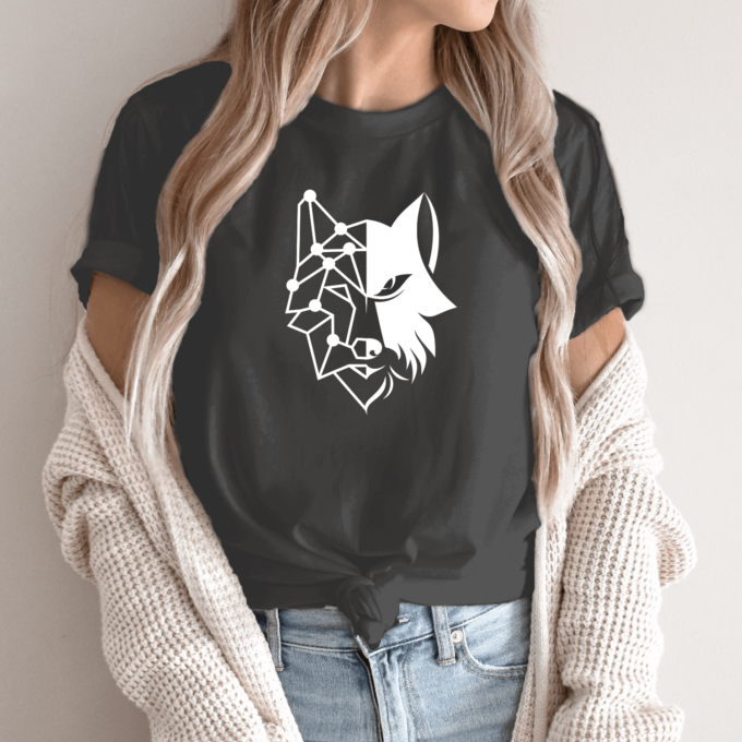 Unisex marškinėliai su spauda „Geometrinis vilkas“ - Image 14