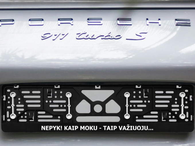 Numerių rėmelis su guminėmis tarpinėmis „Nepyk!“