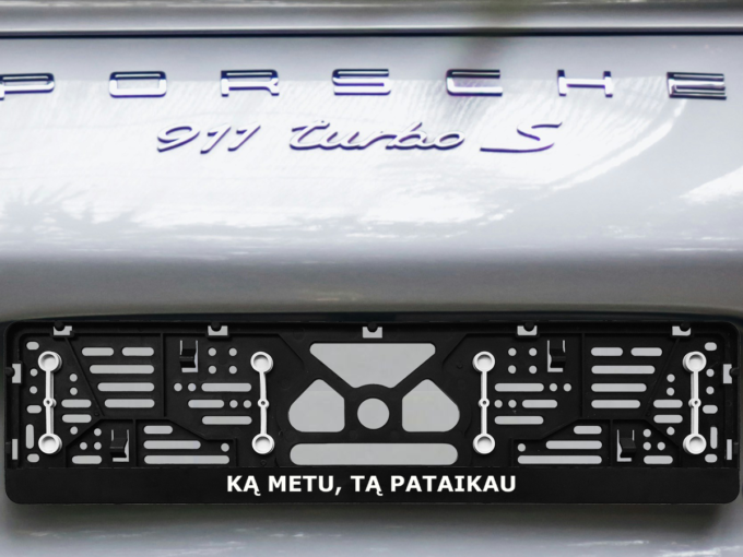 Numerių rėmelis su guminėmis tarpinėmis „Ką metu, tą pataikau“