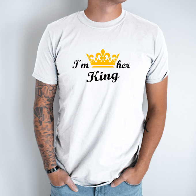 Unisex marškinėliai su spauda „I'm her King“