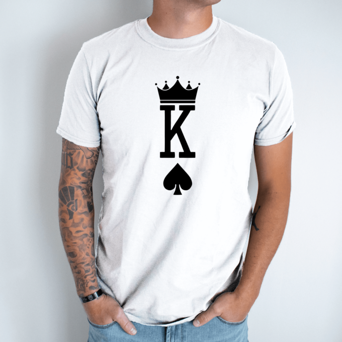 Unisex marškinėliai su spauda „K“ - Image 2