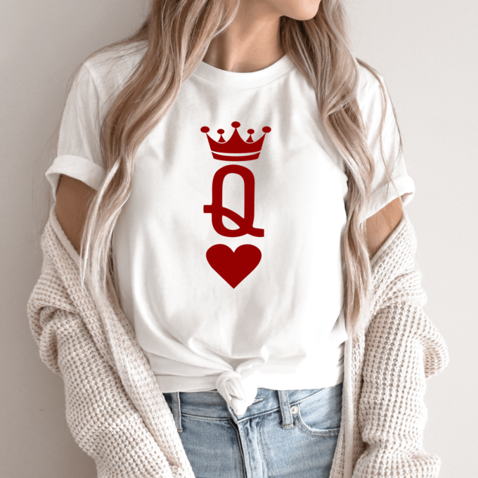 Unisex marškinėliai su spauda „Q“ - Image 2
