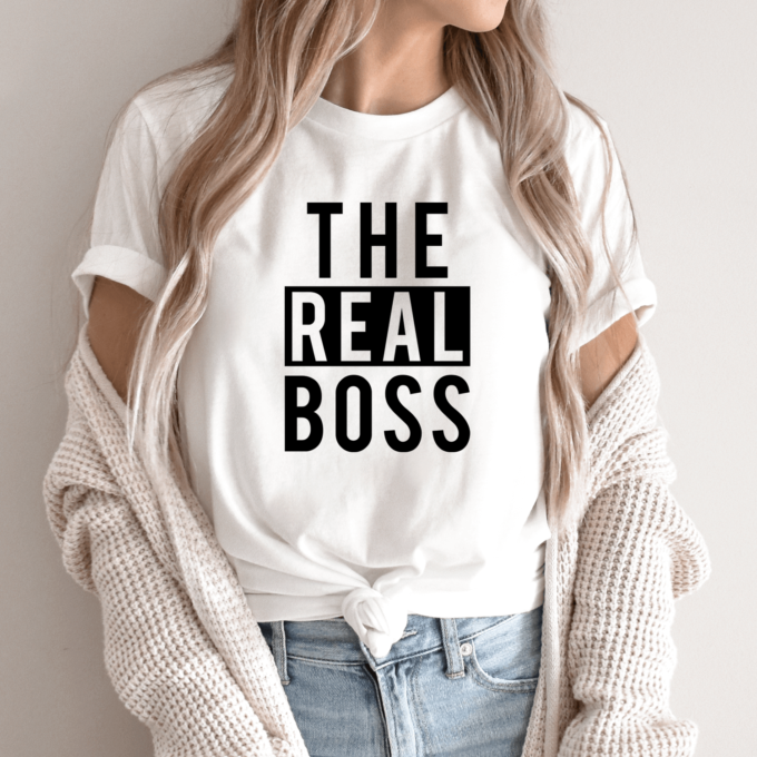 Unisex marškinėliai su spauda „The real boss“