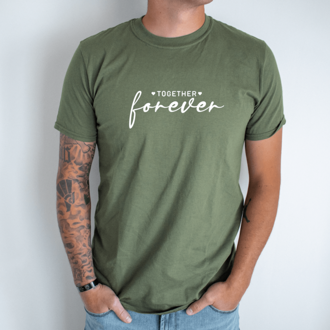 Unisex marškinėliai su spauda „Together forever“ - Image 4