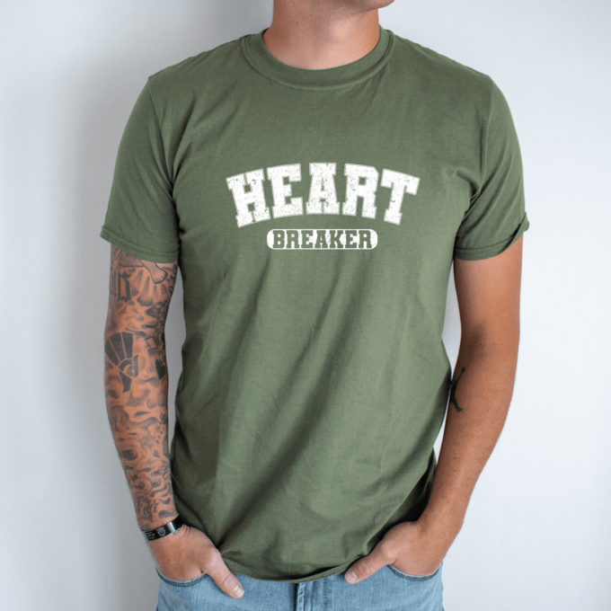 Unisex marškinėliai su spauda „Heart breaker“ - Image 4