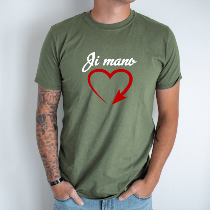 Unisex marškinėliai su spauda „Ji mano širdis“ - Image 2
