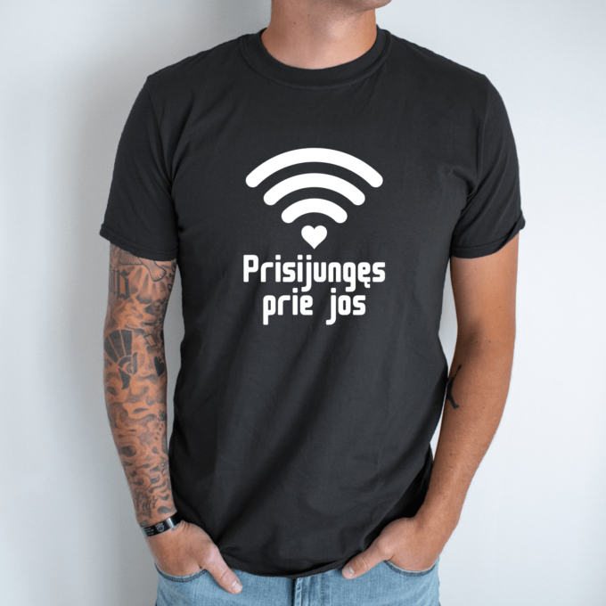 Unisex marškinėliai su spauda „Prisijungęs prie jos“ - Image 8