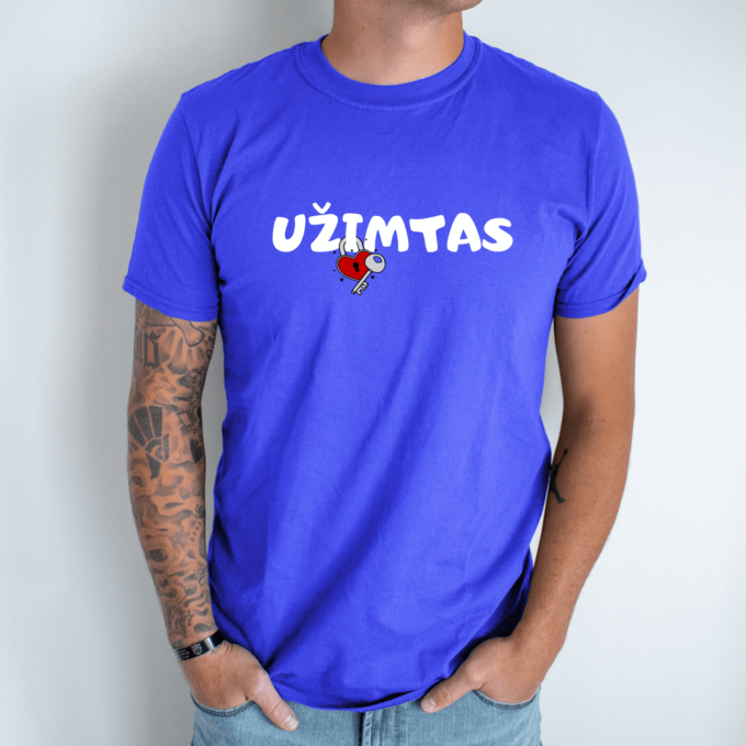 Unisex marškinėliai su spauda „Užimtas su spyna“ - Image 4