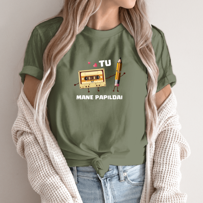 Unisex marškinėliai su spauda „Kasetė“ - Image 10