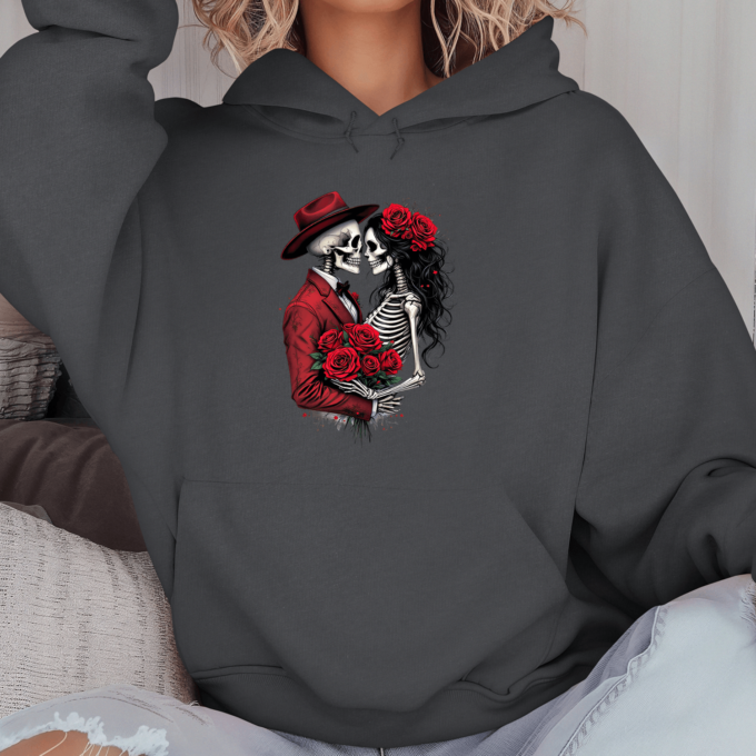 Unisex džemperis su spauda „Romantiška skeletų pora“ - Image 7
