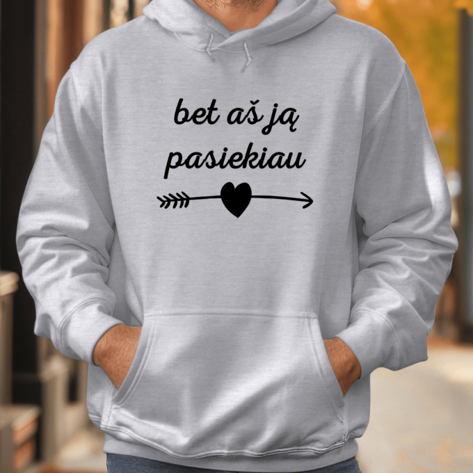 Unisex džemperis su spauda „Aš ją pasiekiau“ - Image 3