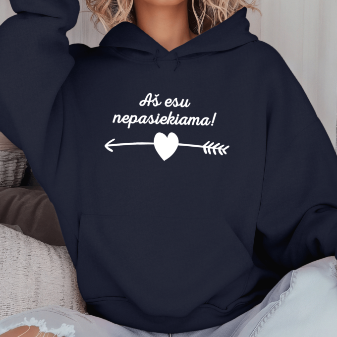 Unisex džemperis su spauda „Aš nepasiekiama“ - Image 3