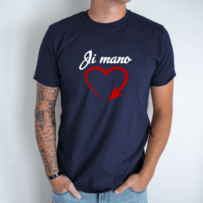 Unisex marškinėliai su spauda „Ji mano širdis“ - Image 5