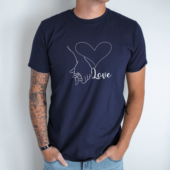 Unisex marškinėliai su spauda „Love rankos“ - Image 6